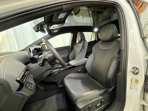 Used 2023 Volkswagen ID.4 Pro S AWD/4WD image 10