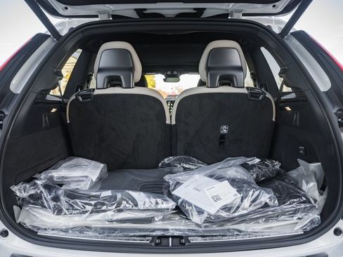 New 2026 Volvo XC90 T8 Plus image 9