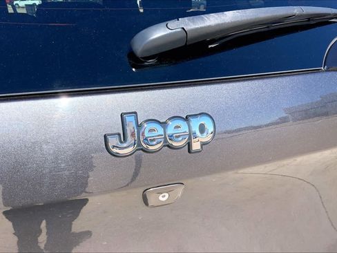 Used 2015 Jeep Cherokee Latitude FWD image 30