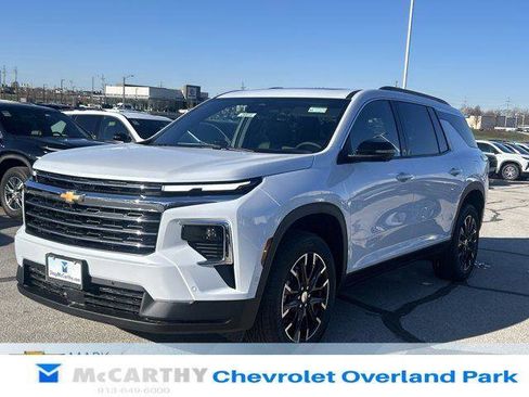 New 2026 Chevrolet Traverse LT w/ Enhanced Driving Package image 4