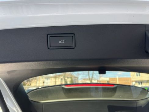 New 2026 Volkswagen Tiguan SE R-Line image 14