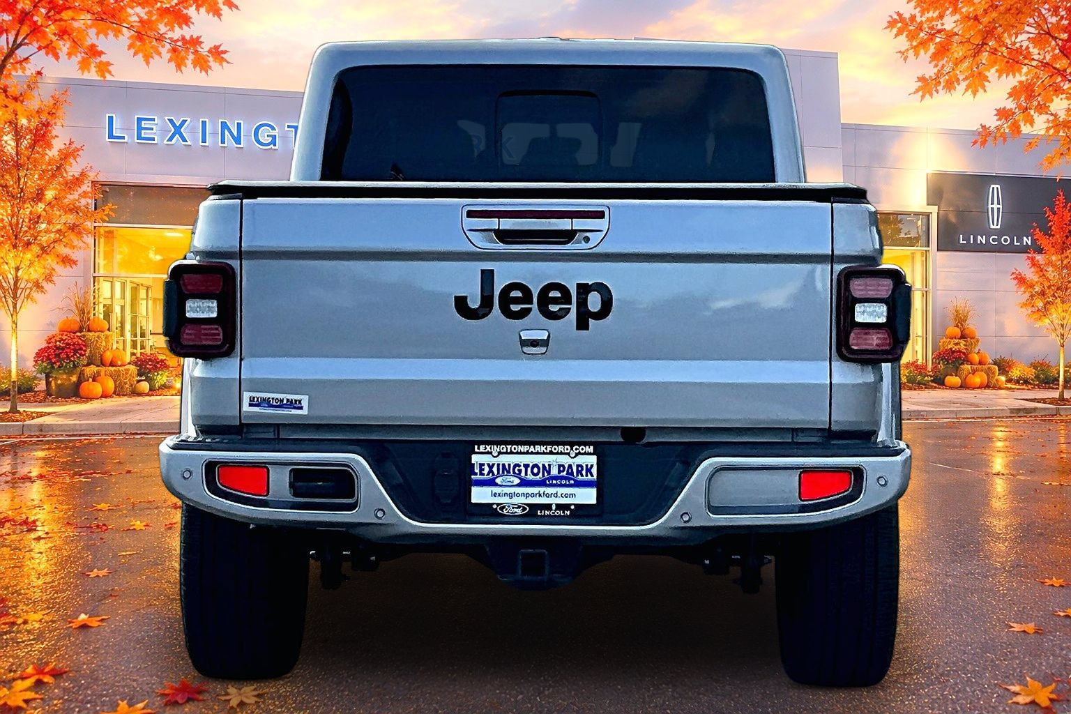 Used 2021 Jeep Gladiator Overland AWD/4WD image 6