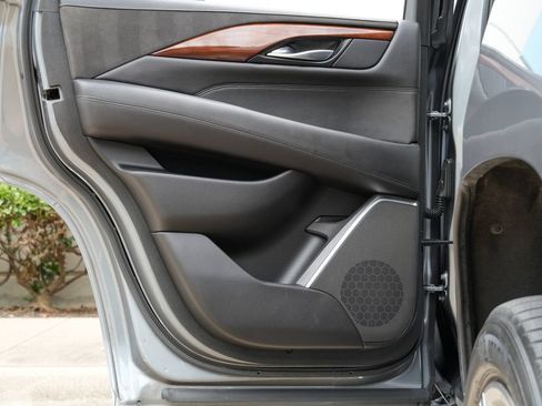 Used 2019 Cadillac Escalade Premium Luxury AWD/4WD image 39
