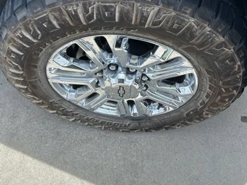 Used 2025 Chevrolet Silverado 2500 LTZ w/ LTZ Convenience Package AWD/4WD image 4