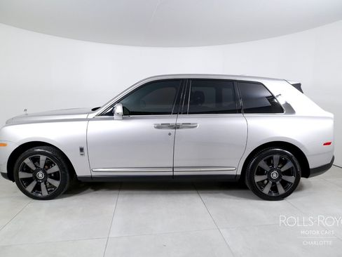 Used 2021 Rolls-Royce Cullinan AWD/4WD image 3
