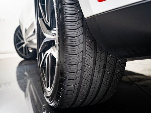 Certified 2024 Porsche Macan image 40