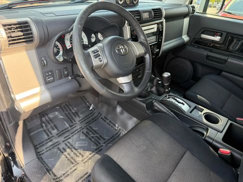 Used 2010 Toyota FJ Cruiser Sport Utility 2D image 13