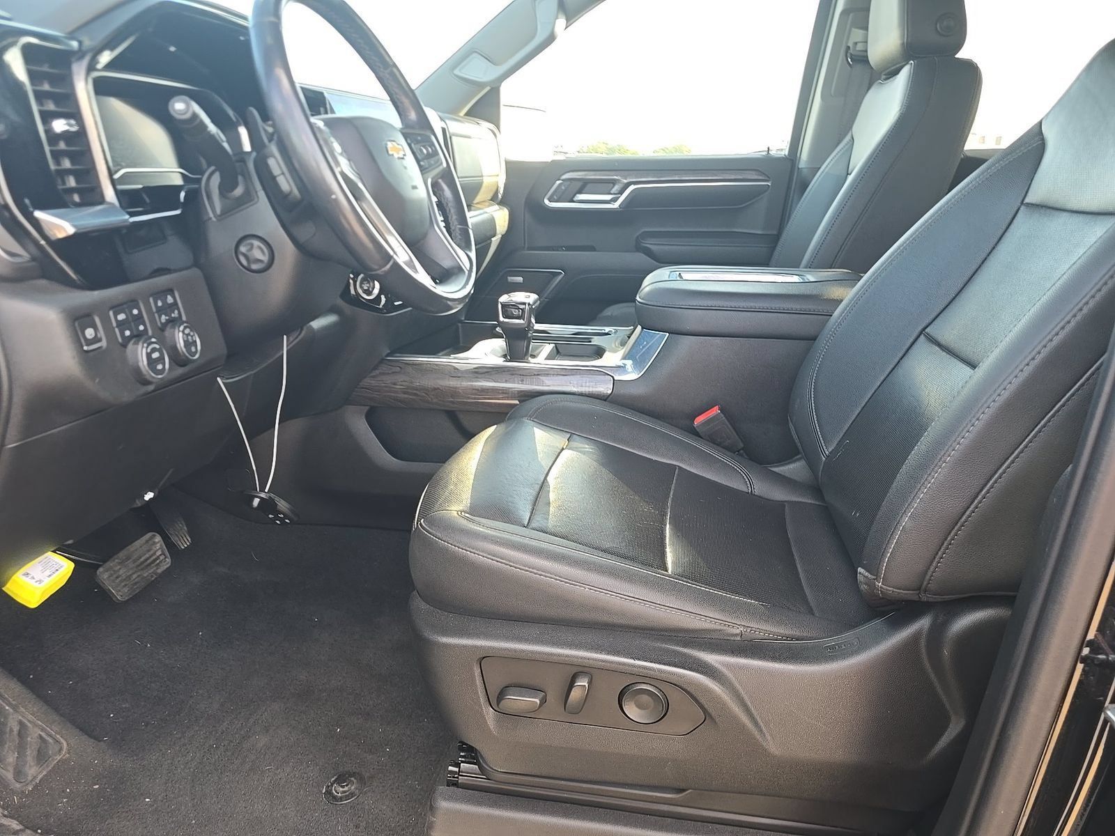 Used 2022 Chevrolet Silverado 1500 LTZ w/ Z71 Off-Road Package AWD/4WD image 3