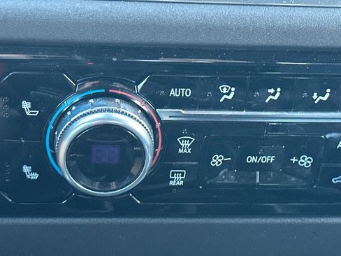 Used 2024 GMC Sierra 1500 Elevation image 28