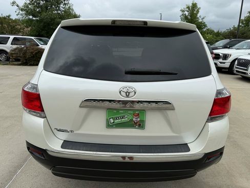 Used 2013 Toyota Highlander FWD w/ Cold Weather Pkg image 5