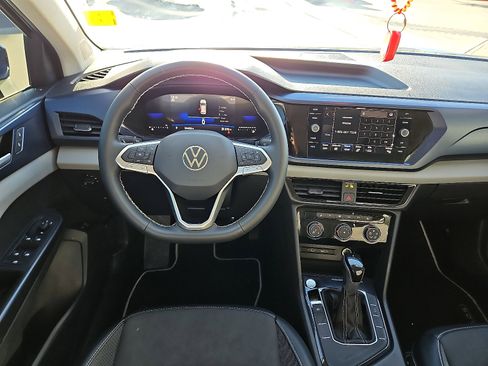 Certified 2023 Volkswagen Taos SE w/ Panoramic Sunroof Package image 7
