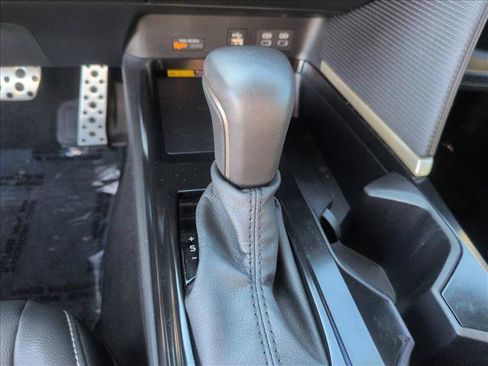 Used 2025 Toyota Camry SE w/ Convenience Package image 12