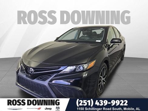 Used 2024 Toyota Camry SE FWD image 1