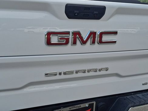 Used 2024 GMC Sierra 1500 SLT AWD/4WD image 30