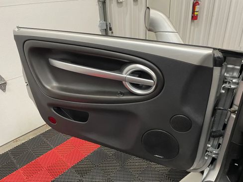 Used 2005 Chevrolet SSR w/ Preferred Equipment Group RWD image 28