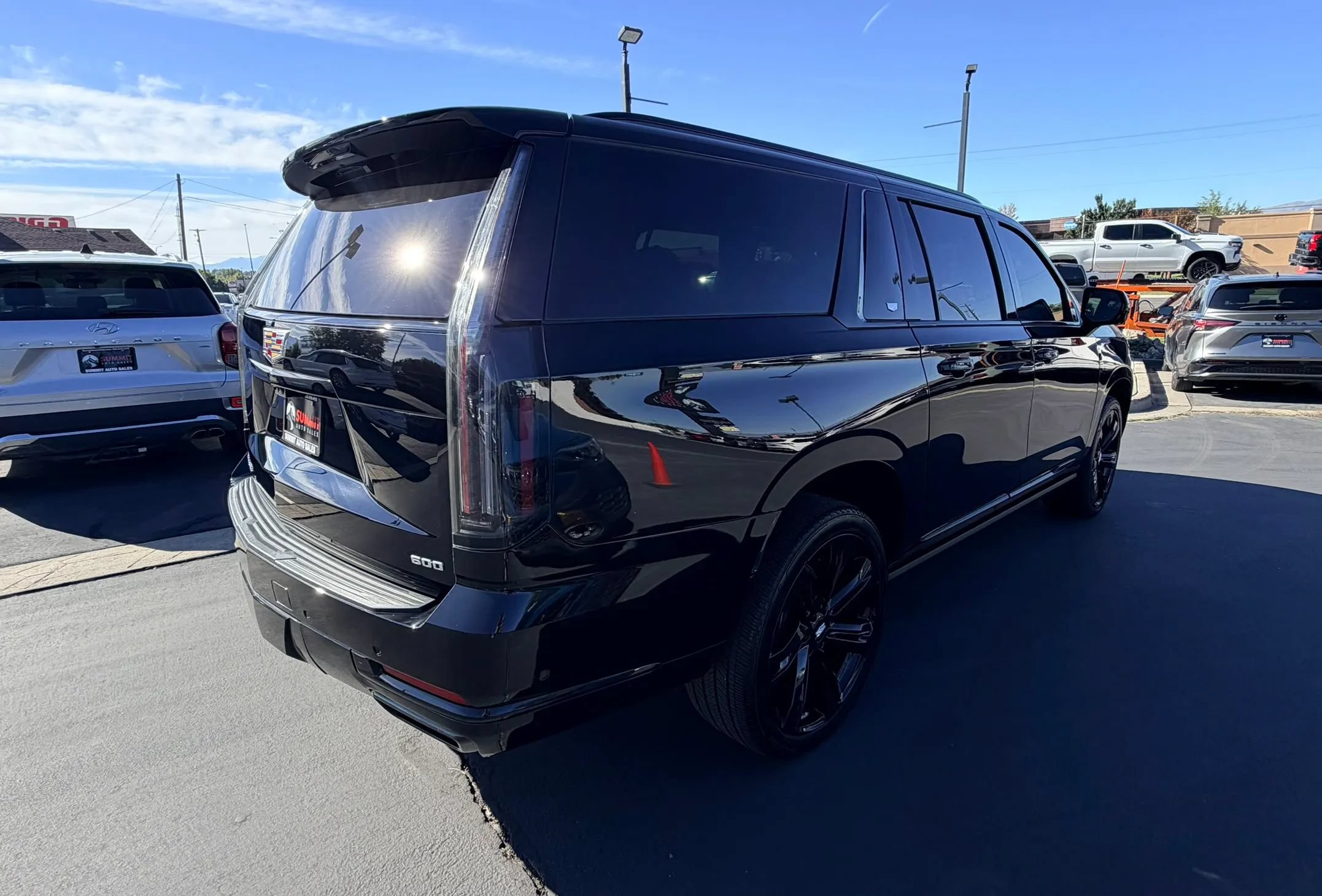 Used 2025 Cadillac Escalade ESV Sport Platinum AWD/4WD image 3