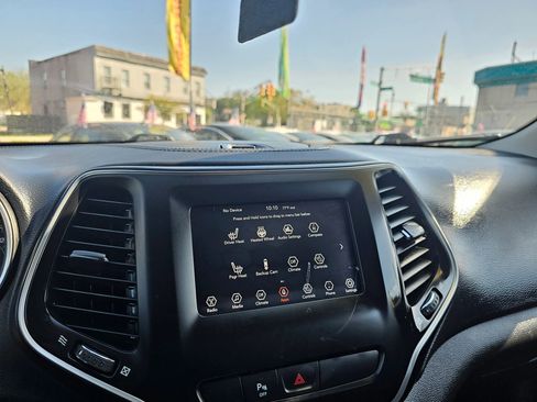 Used 2020 Jeep Cherokee Latitude Plus w/ Cold Weather Group image 24