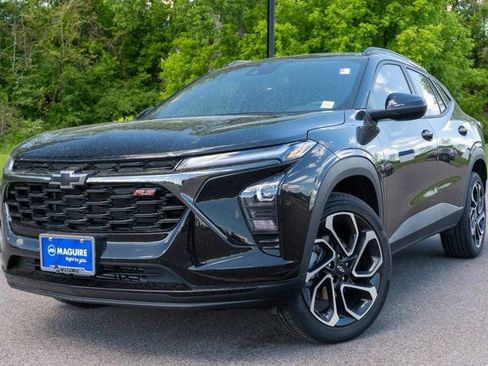 Used 2025 Chevrolet Trax RS w/ Driver Confidence Package FWD image 1