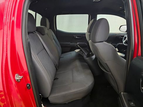 Used 2019 Toyota Tacoma TRD Off-Road w/ Technology Package image 12