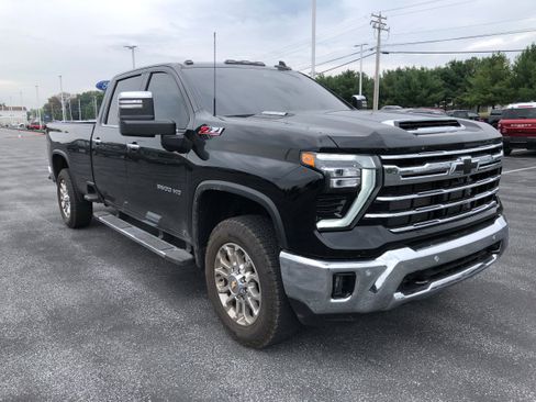 Used 2025 Chevrolet Silverado 3500 LTZ image 5