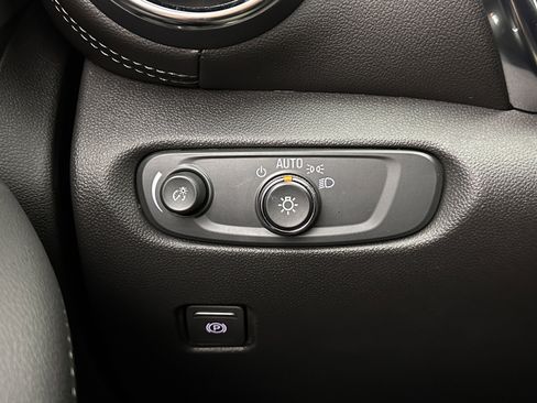 Used 2025 Chevrolet Blazer LT image 21