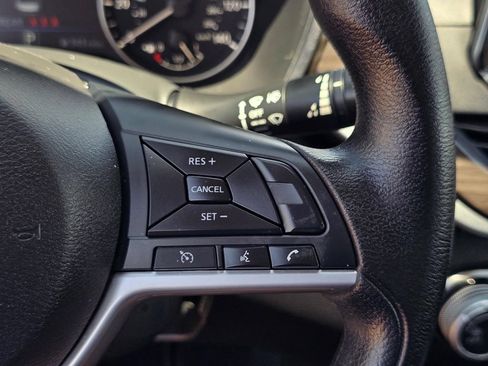 Used 2025 Nissan Altima 2.5 SV FWD image 19