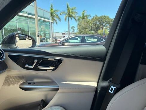 Used 2024 Mercedes-Benz GLC 300 4MATIC image 11
