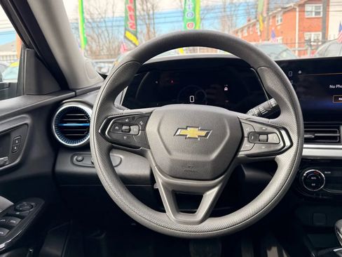 Used 2025 Chevrolet Trax LT image 18