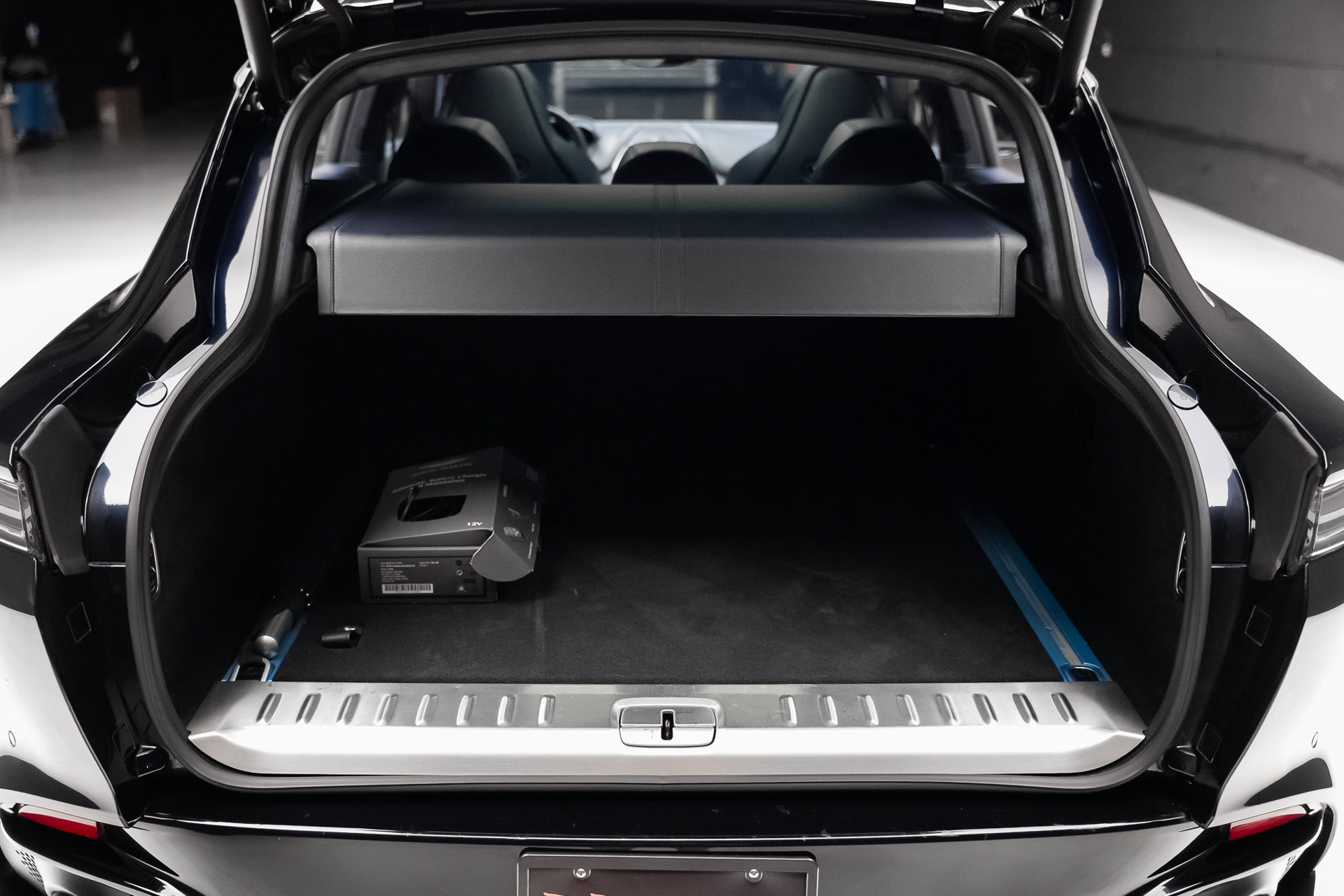 Used 2021 Aston Martin DBX AWD/4WD image 70