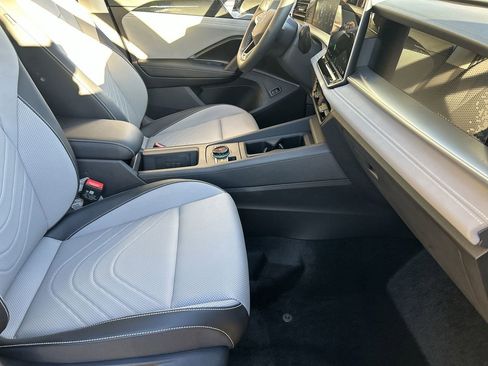 New 2026 Volkswagen Tiguan SE image 7