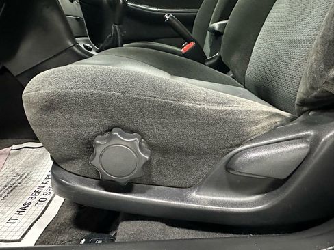 Used 2004 Toyota Corolla CE image 11