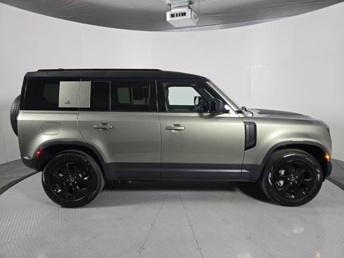 Used 2023 Land Rover Defender 110 SE image 17