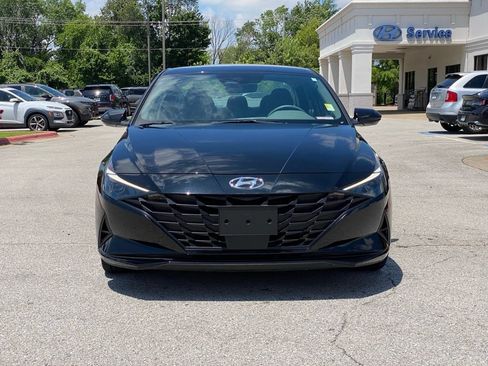 Used 2023 Hyundai Elantra SEL w/ Convenience Package FWD image 2