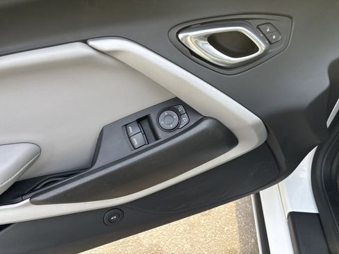 Used 2020 Chevrolet Camaro LT w/ RS Package image 15