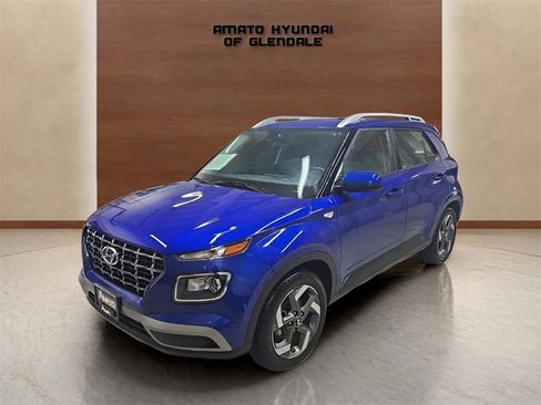 Used 2024 Hyundai Venue SEL image 2