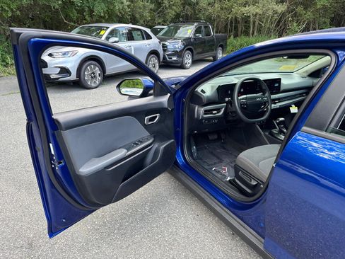 Used 2025 Kia K4 LXS image 12