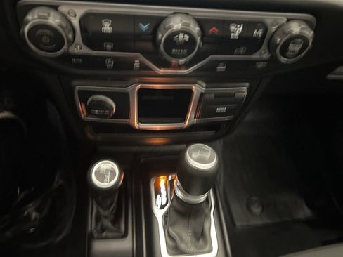 Used 2022 Jeep Wrangler Unlimited Sport image 37