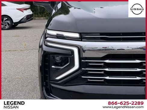 Used 2025 Chevrolet Suburban Premier AWD/4WD image 11