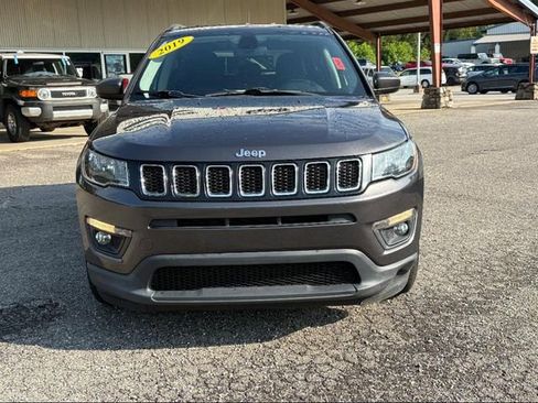 Used 2019 Jeep Compass Latitude image 2
