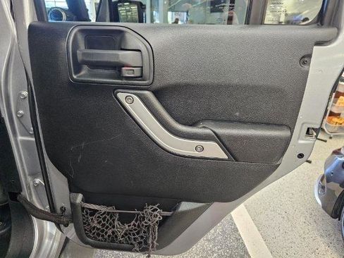 Used 2017 Jeep Wrangler Unlimited Sahara AWD/4WD image 29