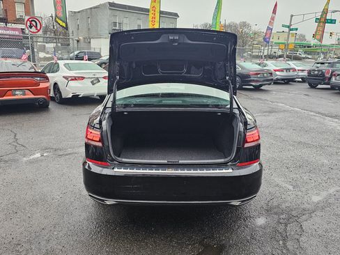 Used 2022 Volkswagen Passat 2.0T SE image 6