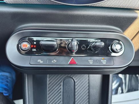 Used 2025 MINI Cooper 2-Door Hardtop image 23