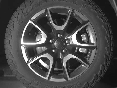 Used 2025 Jeep Compass Trailhawk image 13