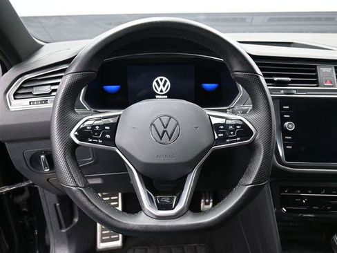 Used 2022 Volkswagen Tiguan SE R-Line image 16