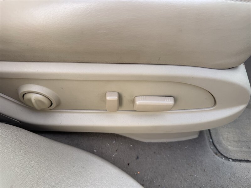 Used 2012 Buick Enclave Leather AWD/4WD image 36