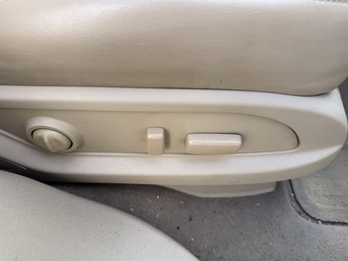 Used 2012 Buick Enclave Leather AWD/4WD image 36