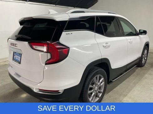 Used 2022 GMC Terrain SLT w/ LPO, 'HIT The Road' Package FWD image 6