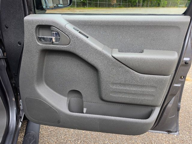 Used 2020 Nissan Frontier SV w/ Midnight Edition Floor Mats AWD/4WD image 11
