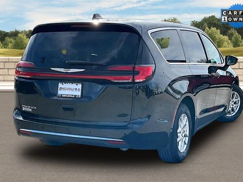 Used 2024 Chrysler Pacifica Touring-L image 12