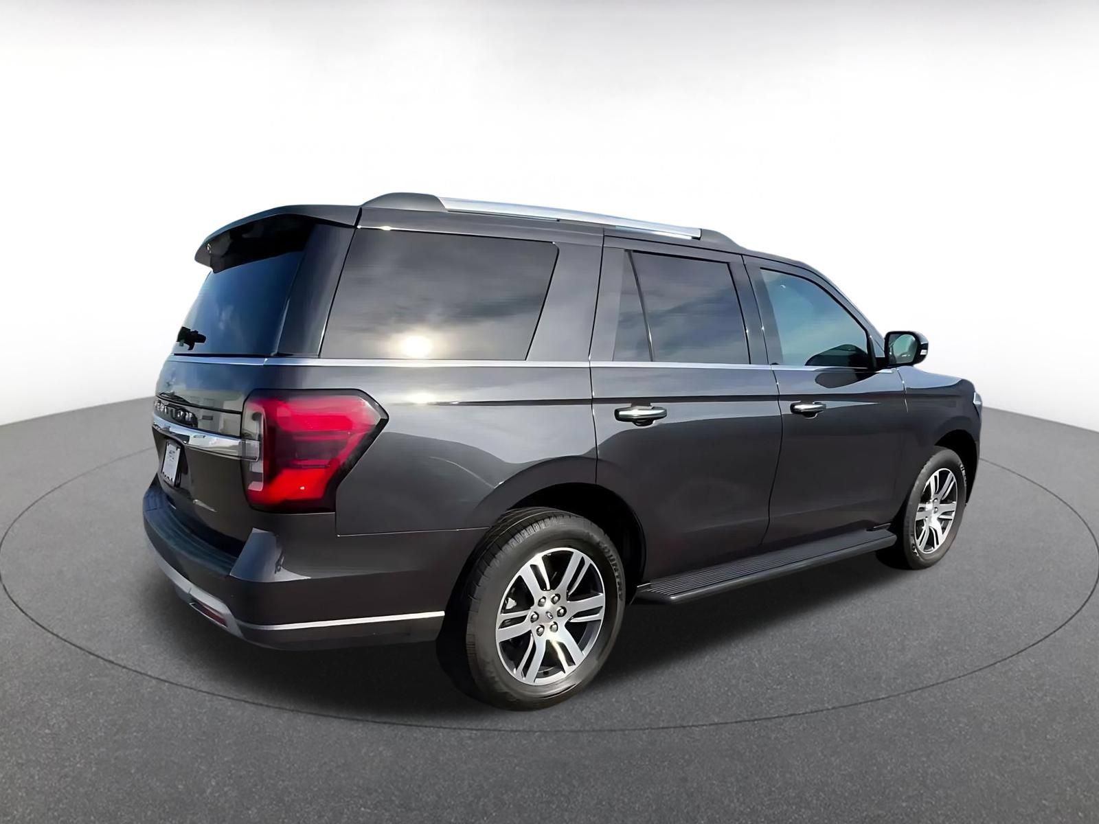 Used 2024 Ford Expedition Limited AWD/4WD image 14